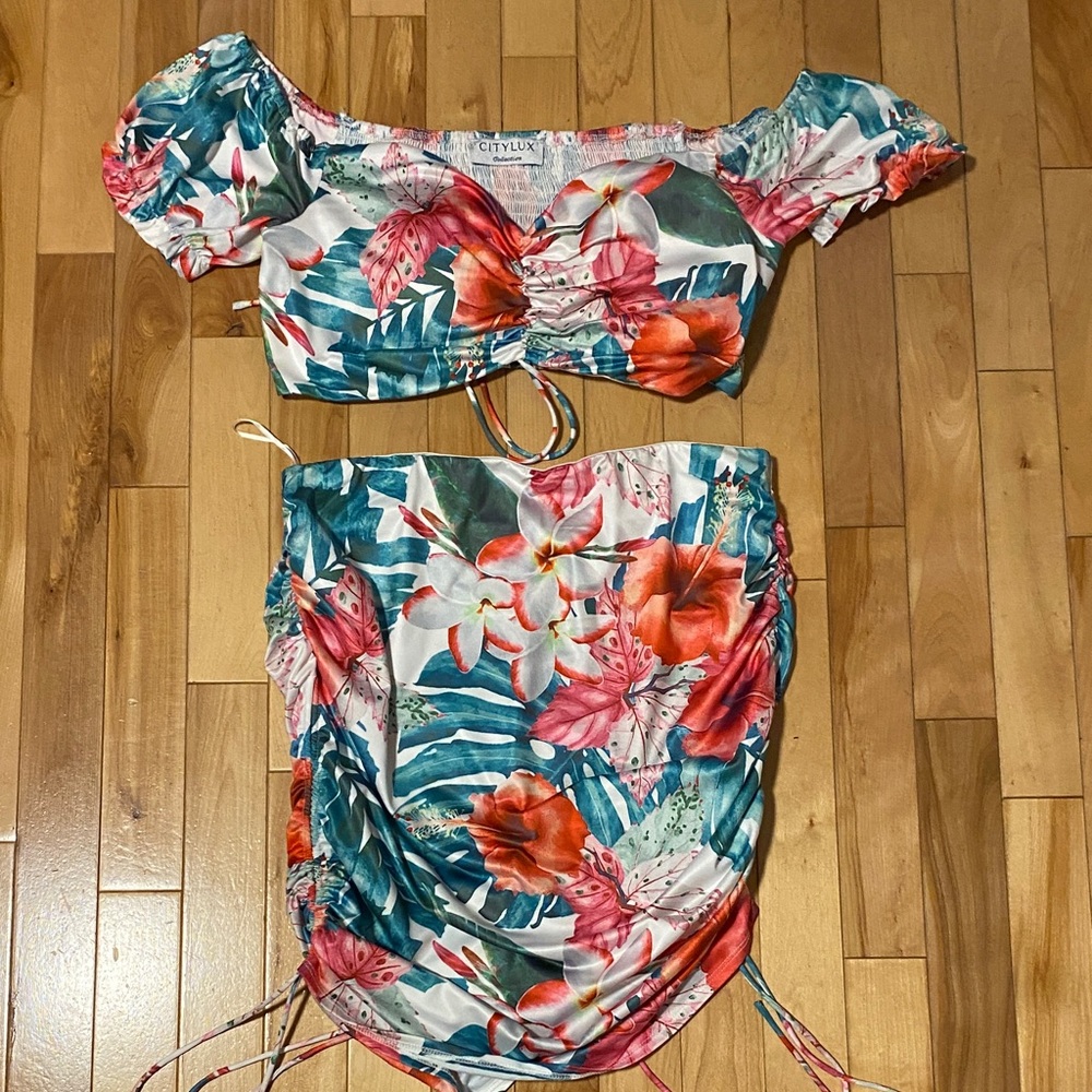 Floral Two-Piece Set with Tropical Print